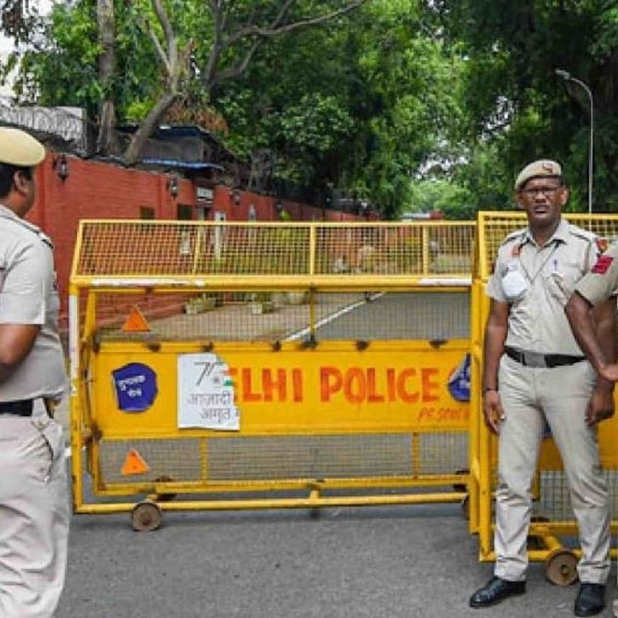 पाकिस्तान के लिए जासूसी करने वाला शख्स दिल्ली से गिरफ्तार:कई साल से खुफिया जानकारी भेज रहा था; फेक पासपोर्ट-आईडी बरामद