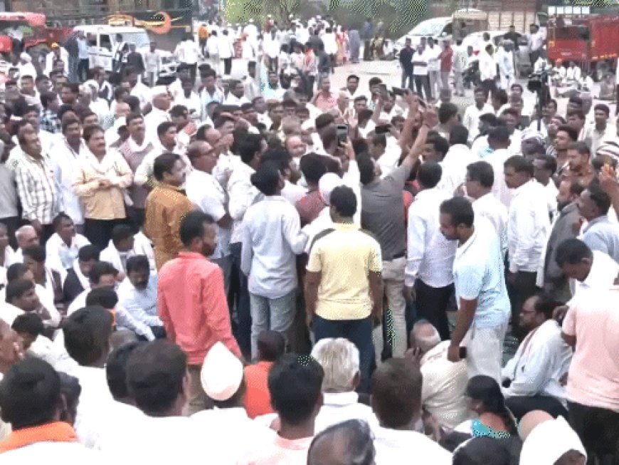 बॉम्बे HC बोला- नागपुर में धरना स्थल खाली करें:कर्ज माफी पर किसानों का प्रदर्शन, हाईवे जाम; CM फडणवीस बोले- बातचीत से हल निकालें