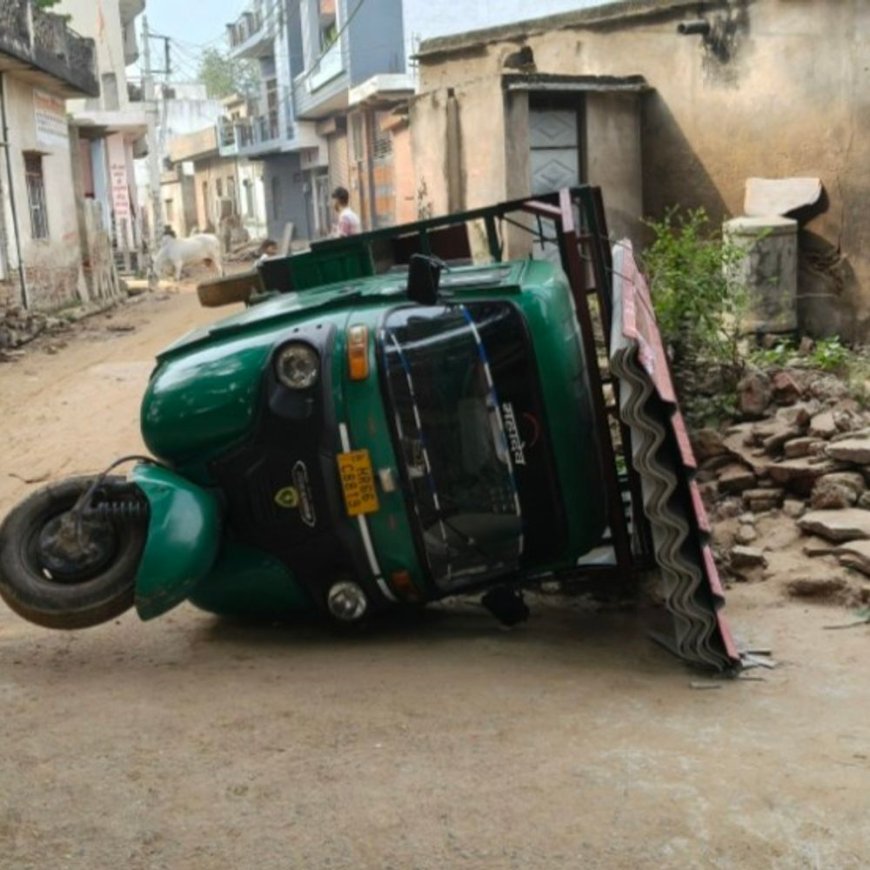 महेंद्रगढ़ में ऑटो पलटने से बच्चे की मौत:आंगनबाड़ी केंद्र से दलिया लेकर जा रहा, माता-पिता गए थे काम पर