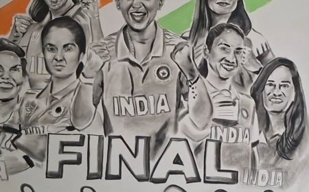 युवा चित्रकार ने कोयले से उकेरी महिला टीम का चित्र:अमरोहा में विश्व कप फाइनल से पहले उत्साहवर्धन, जीत की दुआ की