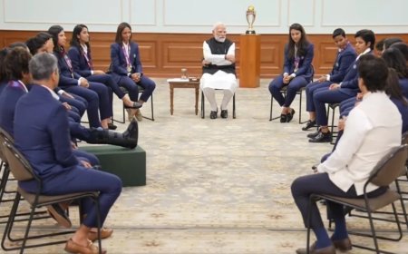 विश्व कप चैंपियंस महिलाओं से पीएम मोदी की दिल छू लेने वाली मुलाकात, देश की हर बेटी के लिए बताया प्रेरणा
