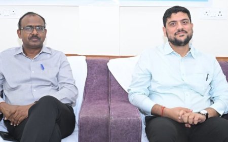 महराजगंज के CDO अनुराज जैन का ट्रांसफर:अयोध्या विकास प्राधिकरण के उपाध्यक्ष बने, डीएम ने कार्यक्रम में दी विदाई