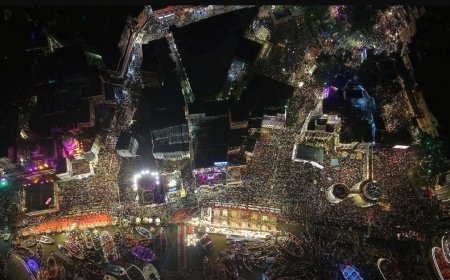 Dev Diwali पर काशी में अद्‍भुत नजारा, 25 लाख दीपों से हुई रोशन, CM योगी ने उतारी मां गंगा की आरती