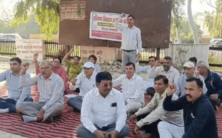 भिवानी में शिक्षकों का विरोध प्रदर्शन:बोले-जल्द मांगें की जाएं पूरी, 8 को पानीपत में करेंगे शिक्षा मंत्री के आवास का घेराव