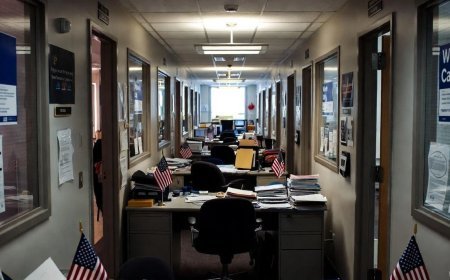 ट्रंप ने अमेरिका को पाकिस्तान बना दिया, देश छोड़ने निकले 32 लाख लोग