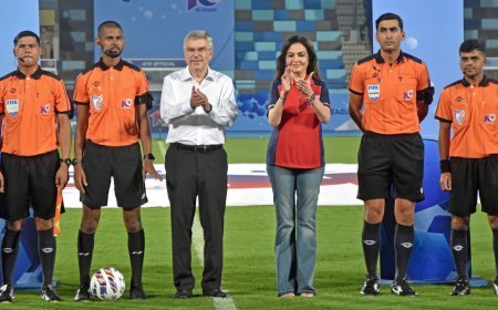 आत्मघाती गोल और रेड कार्ड ने तोड़ा केरला का सपना, मुंबई सिटी FC सुपर कप सेमीफाइनल में!