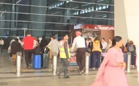 दिल्ली एयरपोर्ट का एयर ट्रैफिक सिस्टम 12 घंटे बाद दुरुस्त:800 फ्लाइट्स लेट, 20 रद्द: दिनभर लोग परेशान होते रहे, 50 मिनट देरी से प्लेन उड़े