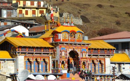 बद्रीनाथ दर्शन का अंतिम मौका! कपाट बंद होने से पहले पंच पूजा का शेड्यूल और यात्रा अपडेट।