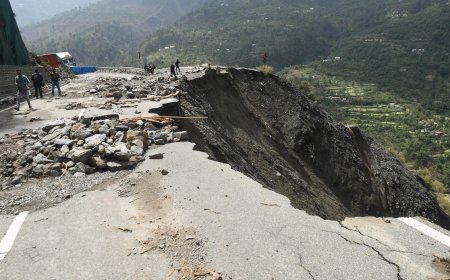 इंडोनेशिया के जावा द्वीप में भूस्खलन, दो लोगों की मौत और 21 लापता