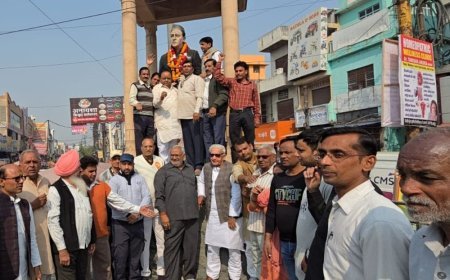 हापुड़ में कांग्रेस ने मनाई जवाहरलाल नेहरू की जयंती:जिलाध्यक्ष बोले- आधुनिक भारत की आधारशिला रखने में नेहरू जी की भूमिका महत्वपूर्ण