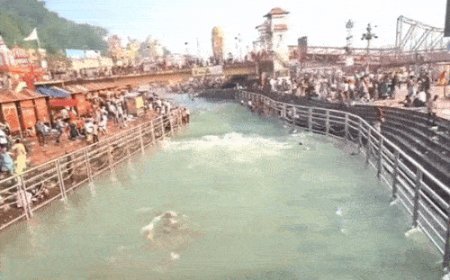 अखाड़ा परिषद की नाराजगी पर मिलने पहुंचा प्रशासन:CM धामी से निमंत्रण न मिलने पर नाराज थे, कहा था- शाही स्नान की परम्परा टूट सकती