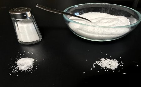 Vastu Tips For Salt: नमक का ये खास वास्तु उपाय बदल देगा आपकी किस्मत, घर में आएगी समृद्धि