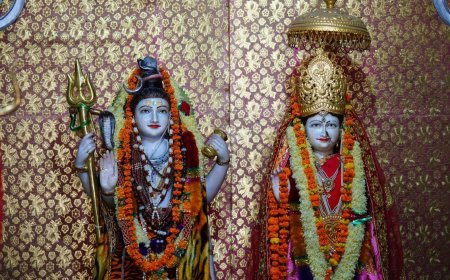 Pradosh Vrat 2025 November: सोम प्रदोष पर भगवान शिव-माता पार्वती देंगे आशीर्वाद, बस इस कथा का पाठ करें, दूर होंगे सभी कष्ट