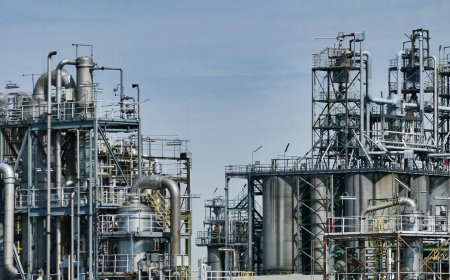 Reliance Stop Russian oil | यूरोपीय संघ की सख्ती का असर! रिलायंस ने निर्यात वाली रिफाइनरी में रोका रूसी कच्चे तेल का इस्तेमाल, क्या है नई रणनीति?