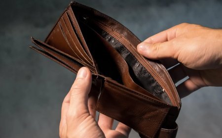 ज्योतिष अनुसार इन ग्रहों के कारण बढ़ता है कर्ज का बोझ, जानें मुक्ति के अचूक उपाय