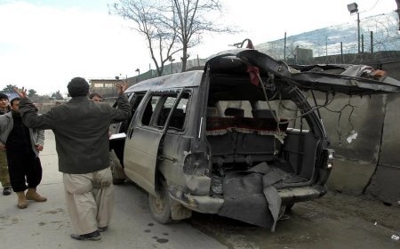 पाकिस्तान के पेशावर में आत्मघाती हमले में तीन सुरक्षाकर्मी मारे गए