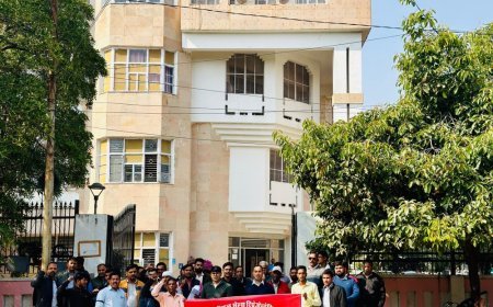 4 श्रम संहिताओं के विरोध में दवा विक्रेताओं का प्रदर्शन:केंद्रीय श्रम आयुक्त कार्यालय पर दिया धरना, प्रधानमंत्री के नाम ज्ञापन सौंपा