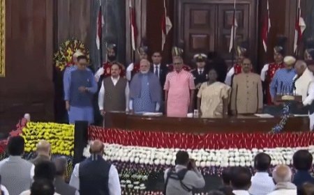 संसद के सेंट्रल हॉल में संविधान दिवस का कार्यक्रम शुरू:7 नई भाषाओं में संविधान जारी होगा; राष्ट्रपति का अभिभाषण होगा