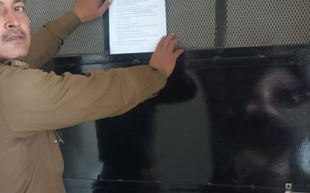 लखनऊ में नेहा राठौर के घर पहुंची पुलिस:लंका पुलिस ने दरवाजे पर चस्पा किया नोटिस; लखनऊ पुलिस भी जारी कर चुकी है नोटिस