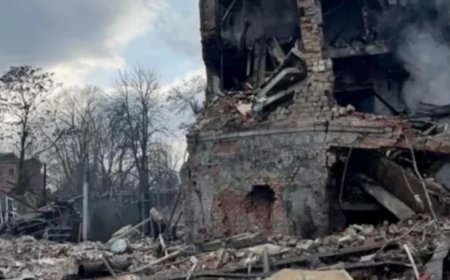 यूक्रेन : रूसी हमलों की लहर की एक और रात, 'प्रियजन को खो देने के भय में घिरे लोग'