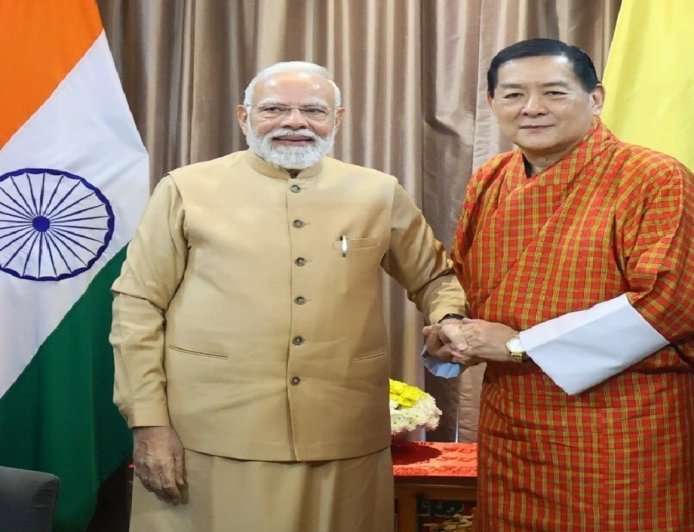 राजा वांगचुक से मुलाकात, जलविद्युत परियोजना पर बनी सहमति, भूटान का दौरा पूरा कर दिल्ली के लिए रवाना हुए पीएम मोदी