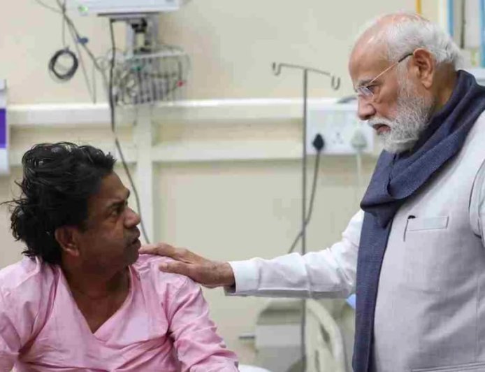 भूटान से लौटते LNJP अस्पताल पहुंचे पीएम मोदी, घायलों से मिले