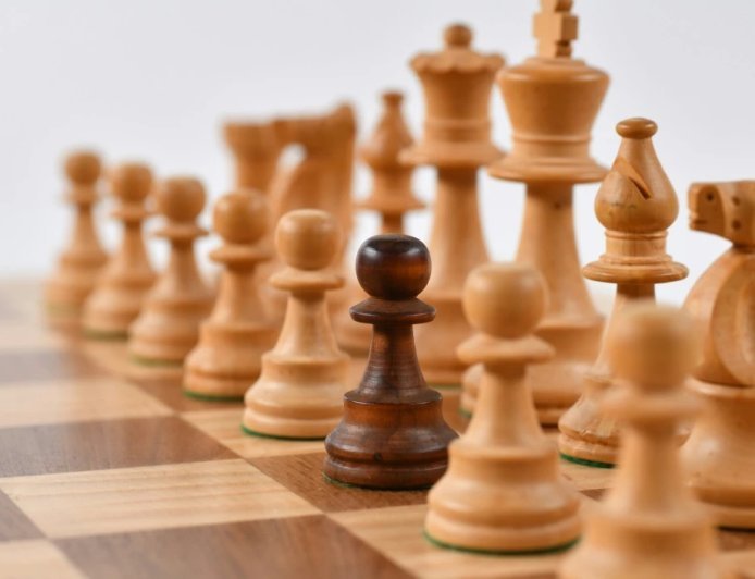 FIDE Chess World Cup 2025: तीन भारतीय खिलाड़ी बने हुए हैं दौड़ में, अर्जुन, प्रज्ञानानंदा और हरिकृष्णा का शानदार प्रदर्शन