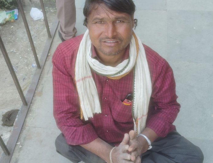 दिव्यांग ने पेट्रोल बाइक के लिए कलेक्टर को दिया ज्ञापन:समाज कल्याण विभाग पर सुनवाई न करने का आरोप, 2013 से लगा रहा चक्कर