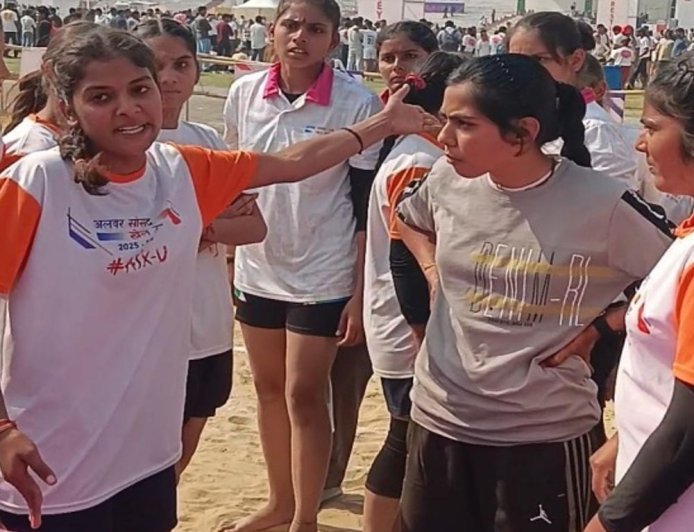 अलवर सासंद खेल उत्सव का सेमीफाइन में खेल रही टीमें:कबड्‌ड़ी की खिलाड़ियों ने मेच फिक्स के आरोप लगाए, नेशनल और स्टेट खिलाड़ी को नहीं खेलने दिया