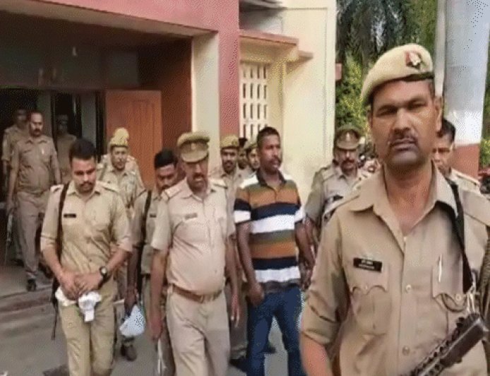 आजमगढ़ में गैंगलीडर कुन्टू सिंह पर एक और मुकदमा:पूर्व विधायक सर्वेश सिंह हत्याकांड में आजीवन कारावास की सजा काट रहा है 78 मुकदमों का आरोपी माफिया