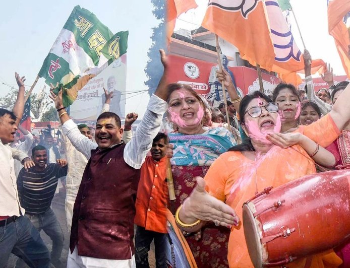 बिहार का जनादेश: एनडीए की सुनामी में ध्वस्त हुआ महागठबंधन