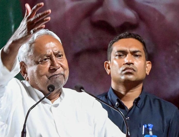 बिहार में नीतीश कुमार का जादू बरकरार