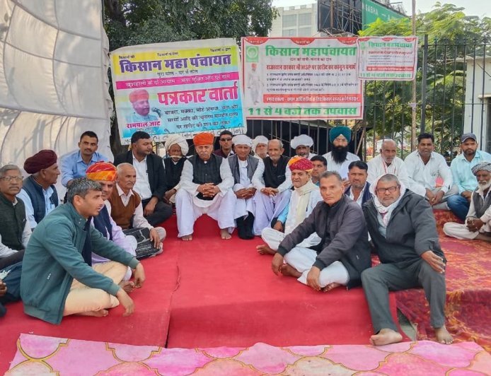 किसान महापंचायत का जयपुर में धरना:सरकार पर वादाखिलाफी का आरोप, अन्नदाता हुंकार रैली 30 दिसंबर को