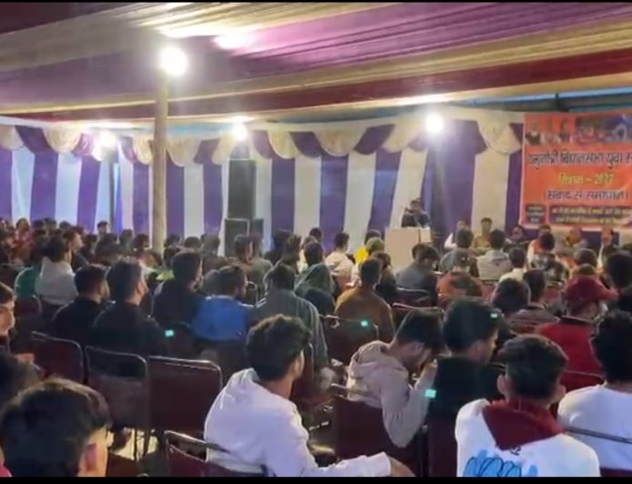 चौहान ने युवाओं से संवाद कर सुनी जन समस्याएं, कई मामलों का मौके पर समाधान