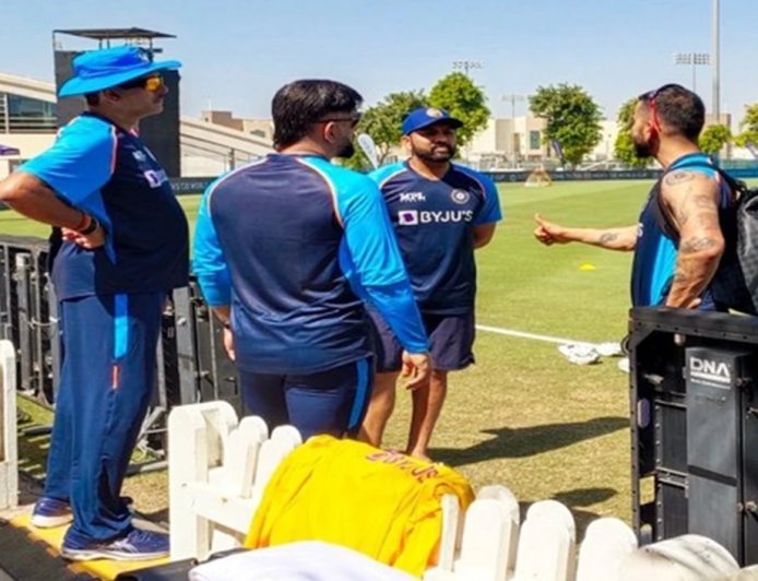 रांची में धोनी-कोहली का रीयूनियन, माही ने खुद ड्राइव कर विराट को होटल छोड़ा, सोशल मीडिया पर छाया वीडियो