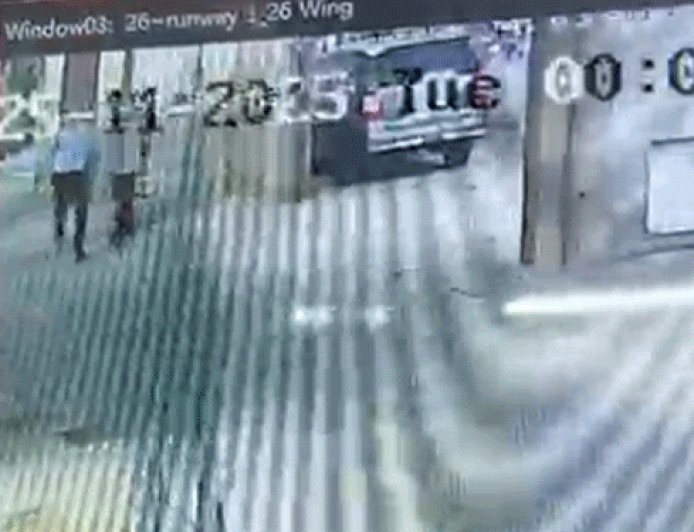 मुंबई में युवक को जन्मदिन मनाने बुलाया, फिर आग लगाई:दोस्तों ने पहले अंडे-पत्थर फेंके, फिर पेट्रोल डाला; 5 गिरफ्तार, बोले- मस्ती में ऐसा किया