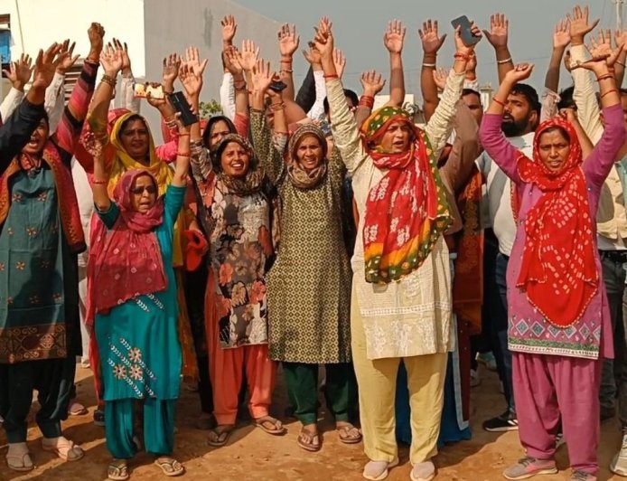 रेवाड़ी DTP पर महिला से अभद्रता-रिश्वत मांगने के आरोप:बुलडोजर से तोड़फोड़, किसान की फसल बर्बाद; CM से मिलेंगे ग्रामीण