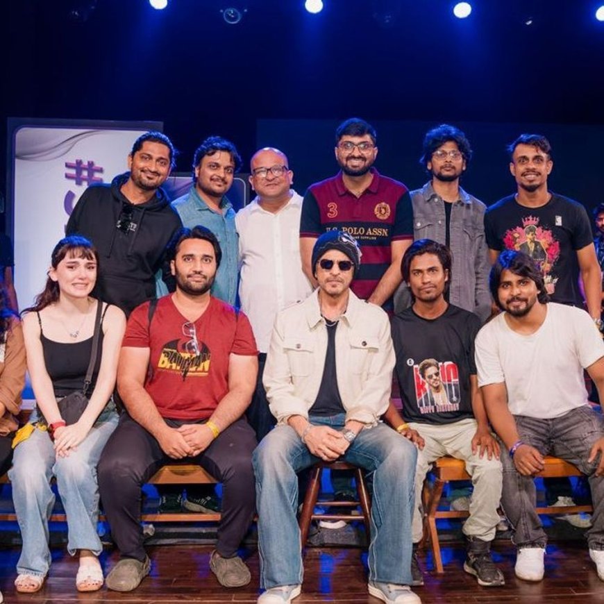 शाहरुख खान से मिले जयपुर के चार फैंस:जयपुर चैप्टर के जरिए जोड़ रहे राजस्थान का फैन नेटवर्क