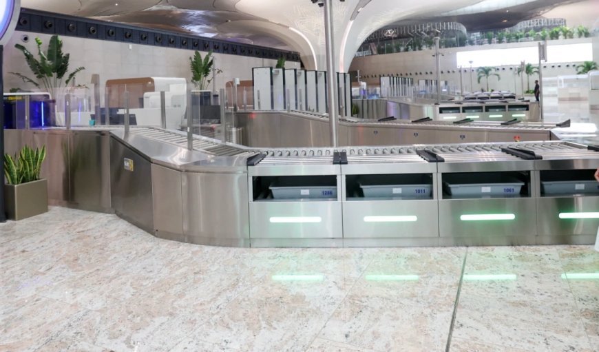 पहले तकनीकी खराबी, फिर 'मानवीय भूल'! मुंबई एयरपोर्ट की एडवाइजरी पर बड़ा विवाद