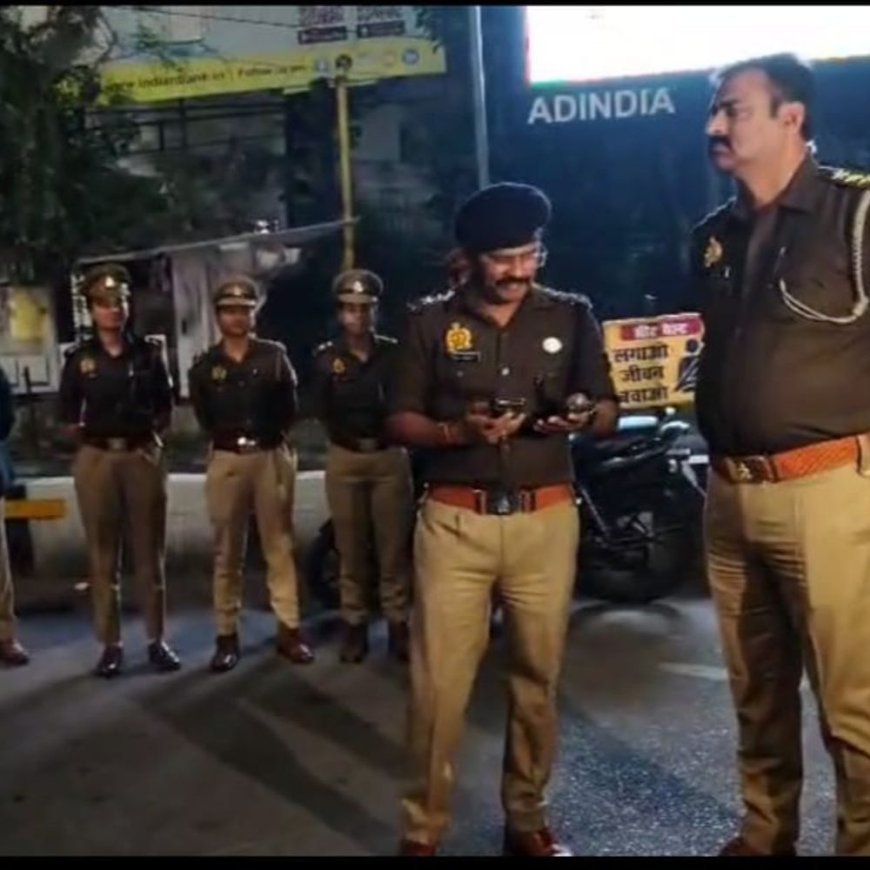 दिल्ली में ब्लास्ट के बाद लखनऊ में सतर्कता बढ़ी:लखनऊ के हजरतगंज में चला पुलिस का चेकिंग अभियान, संदिग्ध पर रखी जा रही नजर