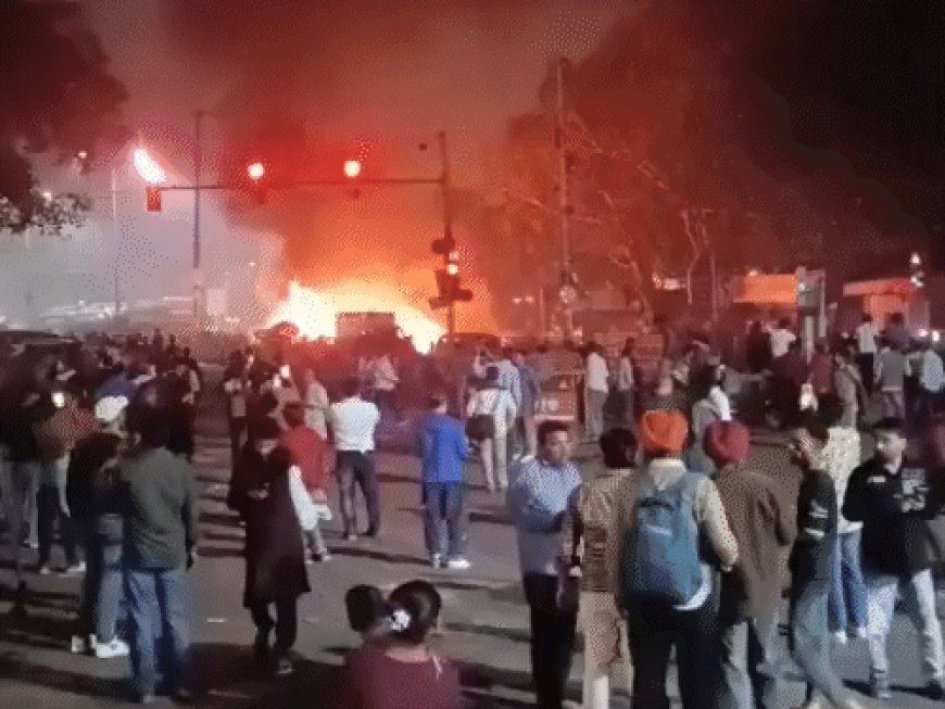 दिल्ली में लाल किले के पास कार में धमाका:8 की मौत, 24 घायल, पार्किंग में खड़ी गाड़ियां जलीं; दिल्ली, मुंबई, यूपी और हरियाणा में हाई अलर्ट