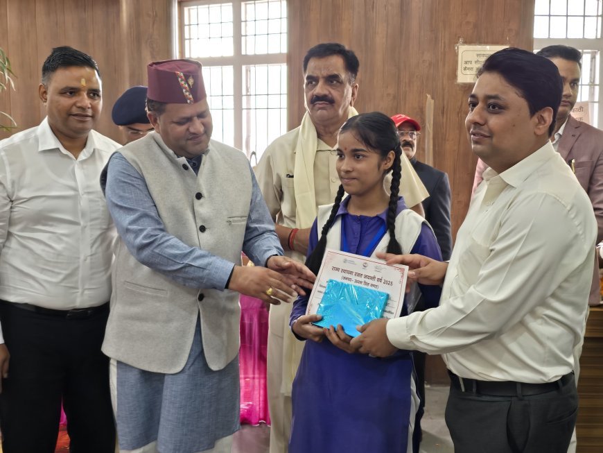 राज्य स्थापना रजत जयंती दिवस के अवसर पर राज्य आन्दोलनकारियों को सम्मानित किया गया