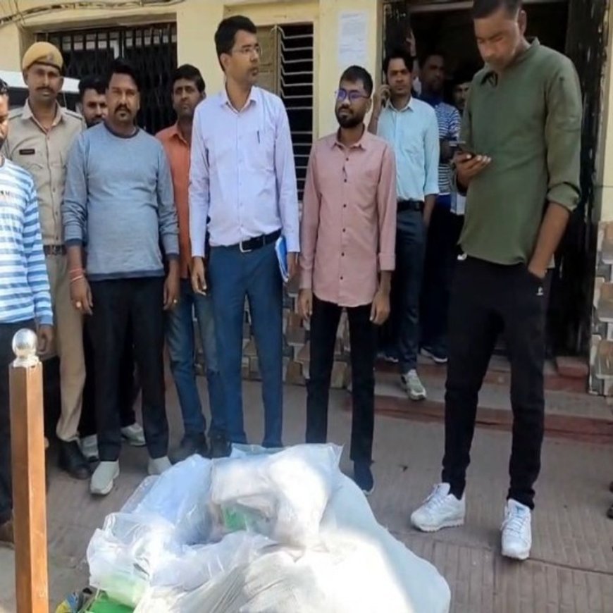 टोंक में सिंगल यूज प्लास्टिक और अस्थाई अतिक्रमण पर कार्रवाई:नगर परिषद परिषद ने टेबल, कुर्सियां जब्त की; दुकानदार गुहार लगाते रहे