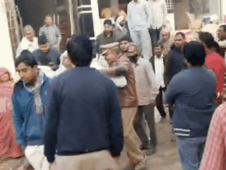 DVVNL की टीम पर लाठी-डंडों से हमला:आगरा के अरसेना गांव में बिजली चोरी पकड़ने गई थी टीम, जान बचाकर भागी