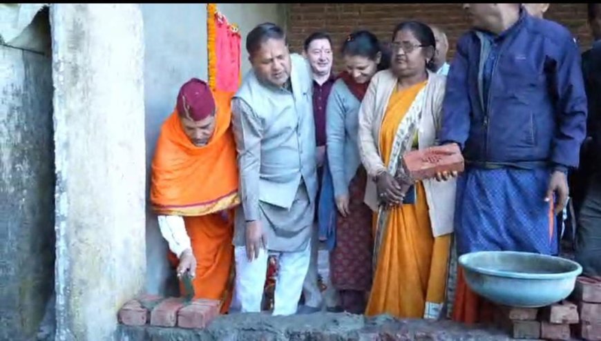 महापौर ने किया गोल्ज्यू मंदिर में सामुदायिक भवन का शिलान्यास