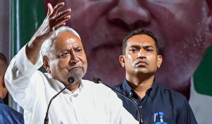 बिहार में नीतीश कुमार का जादू बरकरार