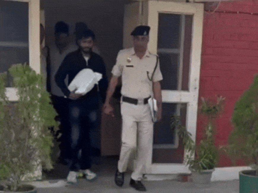 फरीदाबाद में अवैध हथियारों समते युवक गिरफ्तार:2 देसी पिस्तौल-5 कारतूस मिले, 35 हजार में यूपी से खरीदे, विरोधियों को डराने के लिए लाया