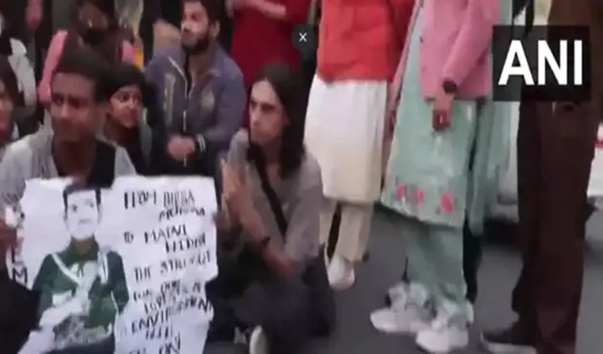 Modi का नाम लेकर बदतमीजी कर रहे थे छात्र, डरा देंगी तस्वीरें!