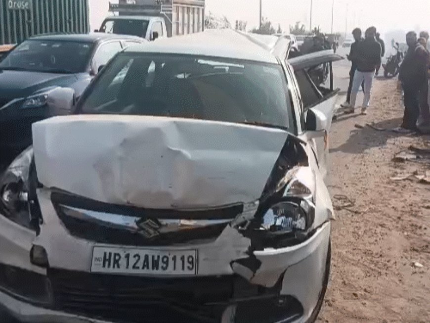 बहादुरगढ़ में 4 वाहन भिड़े, महिला समेत 3 घायल:स्कोडा की अचानक लगाई ब्रेक, कार पलटी, टायर उड़कर फ्लाईओवर से नीचे गिरा