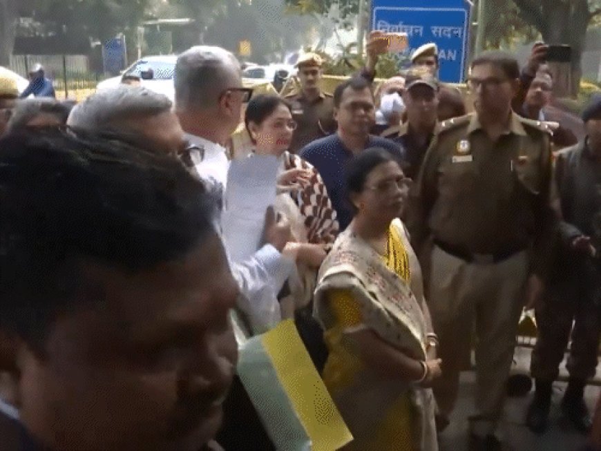 SIR को लेकर चुनाव आयोग से मिले TMC नेता:कांग्रेस बोली-20 दिन में 26 BLO की मौत दिनदहाड़े मर्डर, पूछा- इतनी जल्दी क्या है